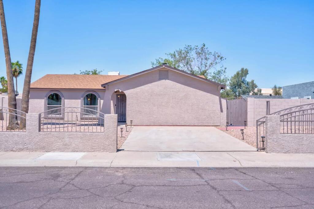 Fab Phx Getaway W/ Pool & Fire Pit Villa Phoenix Eksteriør bilde