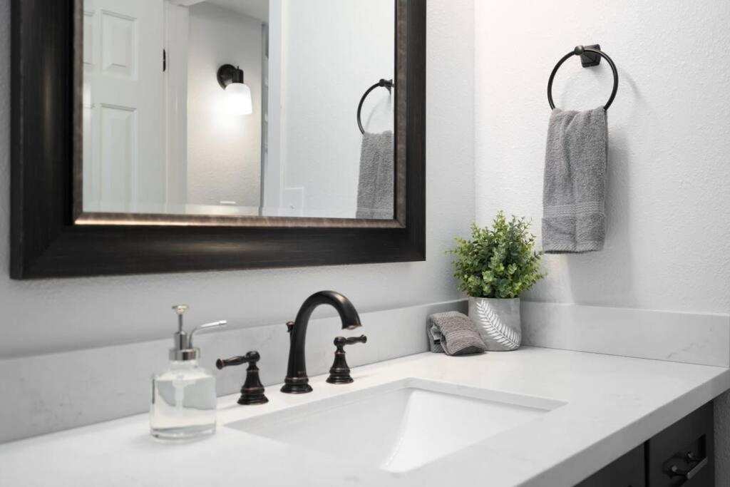 Fab Phx Getaway W/ Pool & Fire Pit Villa Phoenix Eksteriør bilde