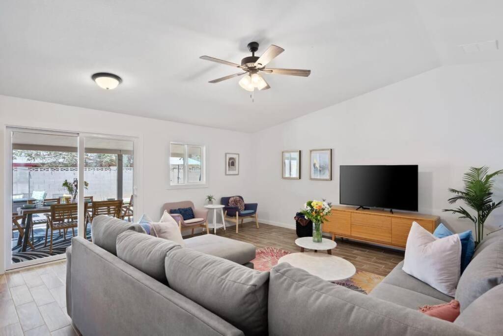 Fab Phx Getaway W/ Pool & Fire Pit Villa Phoenix Eksteriør bilde